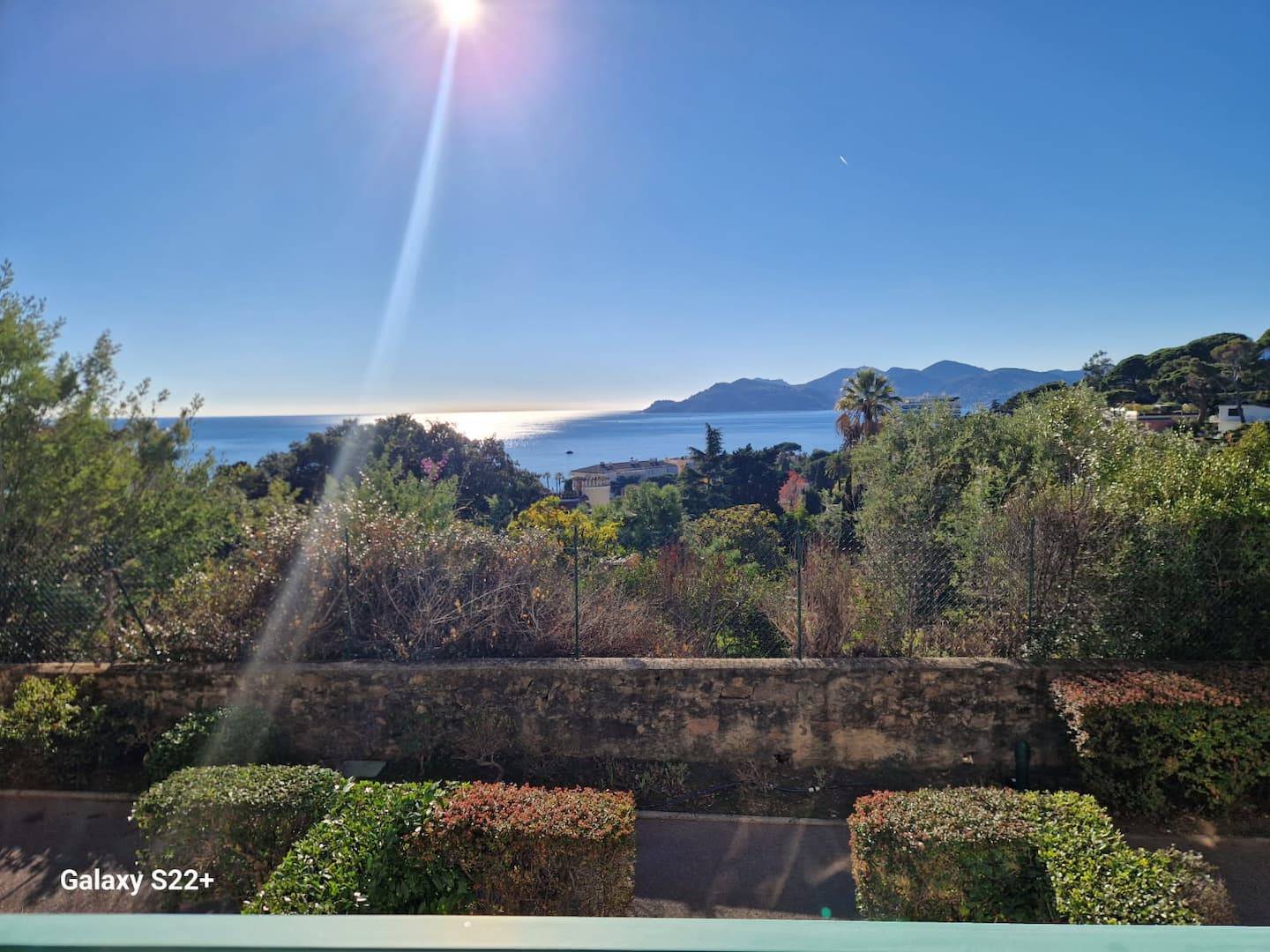 Cannes 2/3 pieces vue mer et Esterel wifi clim