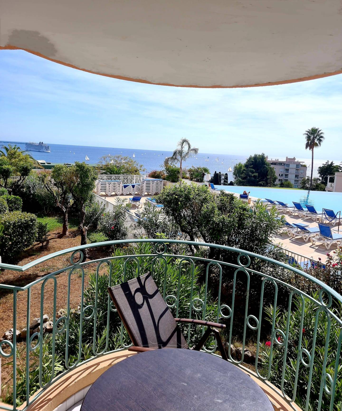 Cannes, T2 balcon vue piscine et baie, 4 pers., clim, photo 3 of 13