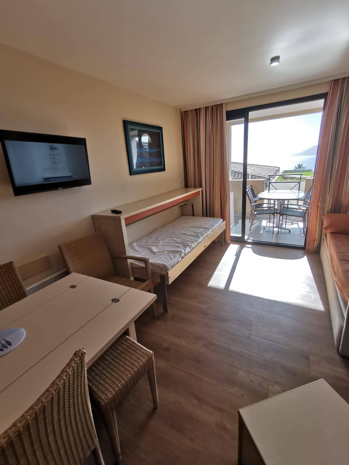 Cannes Croix des Gardes, duplex 2 ch. 7 pers., vue mer, piscine, photo 3 of 15