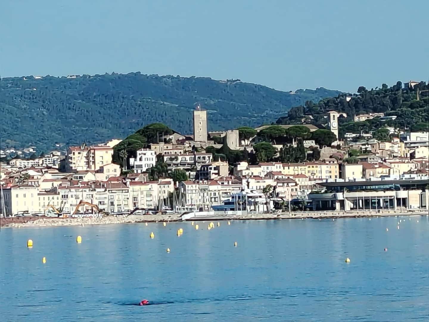 Cannes centre T3 Carré D'Or au calme Clim Wi Fi, photo 2 of 10